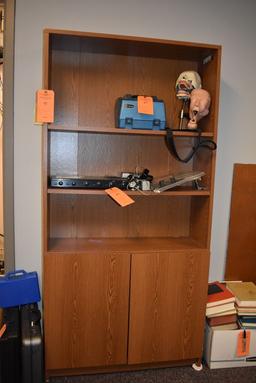 BROWN WOODEN SHELVING UNIT WITH TWO DOORS AND THREE SHELVES,