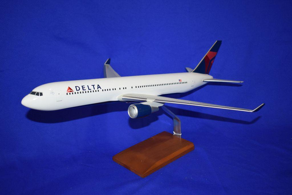 (3) MODEL AIRPLANES, BOEING 767-200 BRITANNIA,