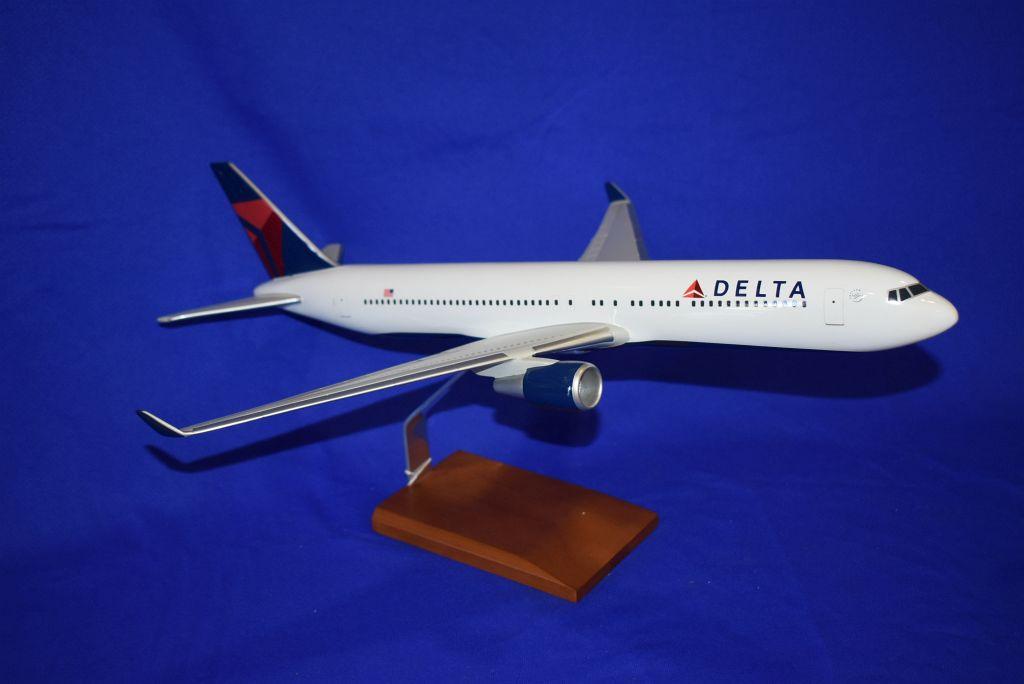 (3) MODEL AIRPLANES, BOEING 767-200 BRITANNIA,