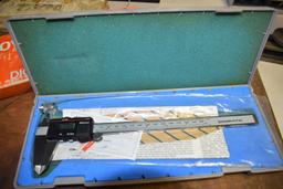 MITUTOYO 8" DIGITAL VERNIER WITH CASE