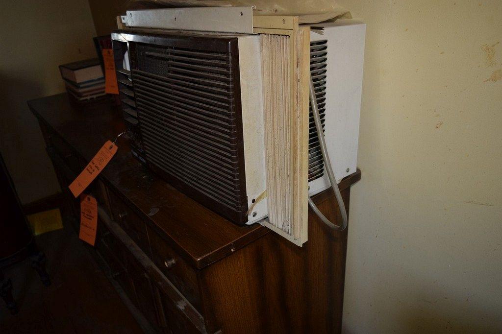 ROYAL SOVEREIN WINDOW AIR CONDITIONER