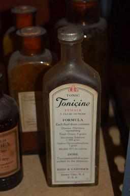 ASSORTED LARGE VINTAGE MEDICINE APOTHECARY BOTTLES