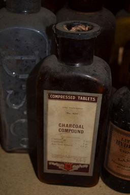 ASSORTED LARGE VINTAGE MEDICINE APOTHECARY BOTTLES