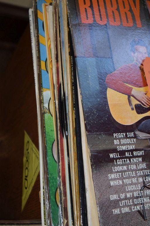 APPROX. (21) 33 PHONOGRAPH RECORD ALBUMS