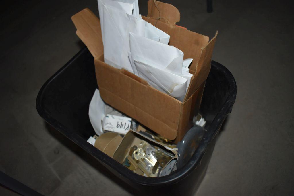 (1) PLASTIC CAN ASSORTED BLANK (UNCUT) KEYS