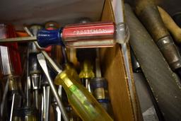 BOX OF ASSORTED SMALL SCREWDRIVERS,