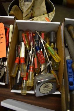 BOX OF ASSORTED SMALL SCREWDRIVERS,