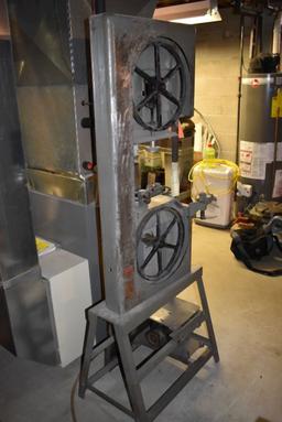 VINTAGE VERTICAL BAND SAW, (LOCATED IN BASEMENT)