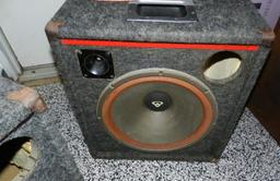 PAIR OF VINTAGE CERWIN VEGA V21 SPEAKERS FOR MUSICAL INSTRUMENTS