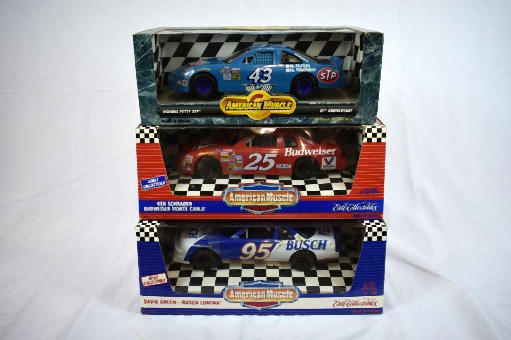 (3) 1/18" SCALE DIE CAST COLLECTORS CARS IN BOXES;