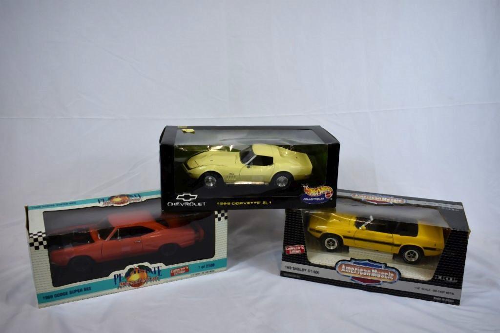 (3) 1/18" SCALE DIE CAST COLLECTORS CARS IN BOXES;