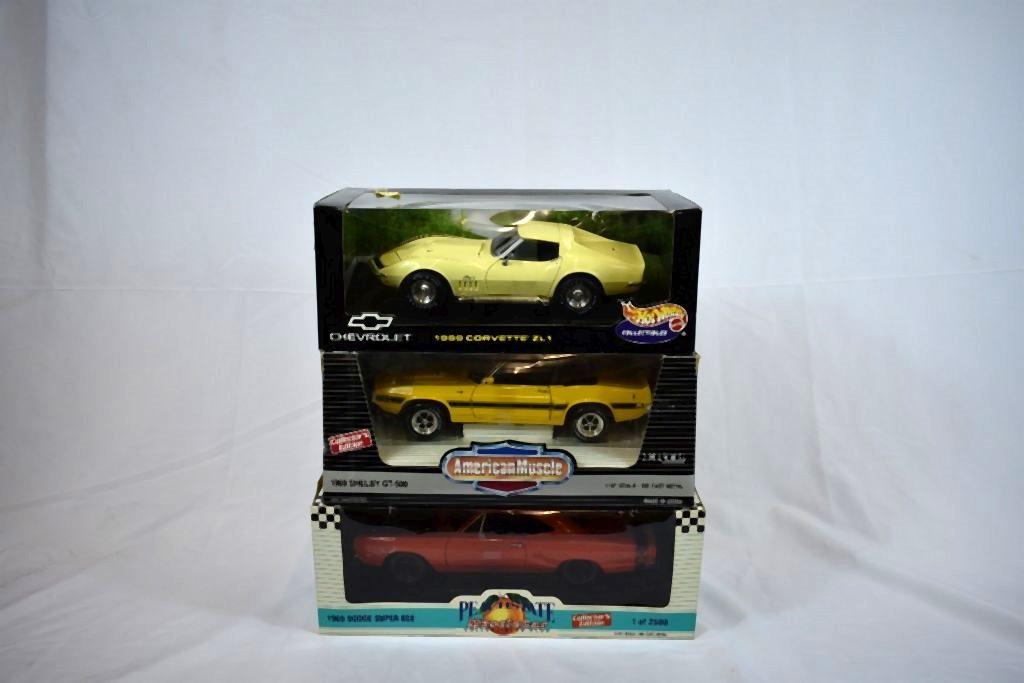 (3) 1/18" SCALE DIE CAST COLLECTORS CARS IN BOXES;