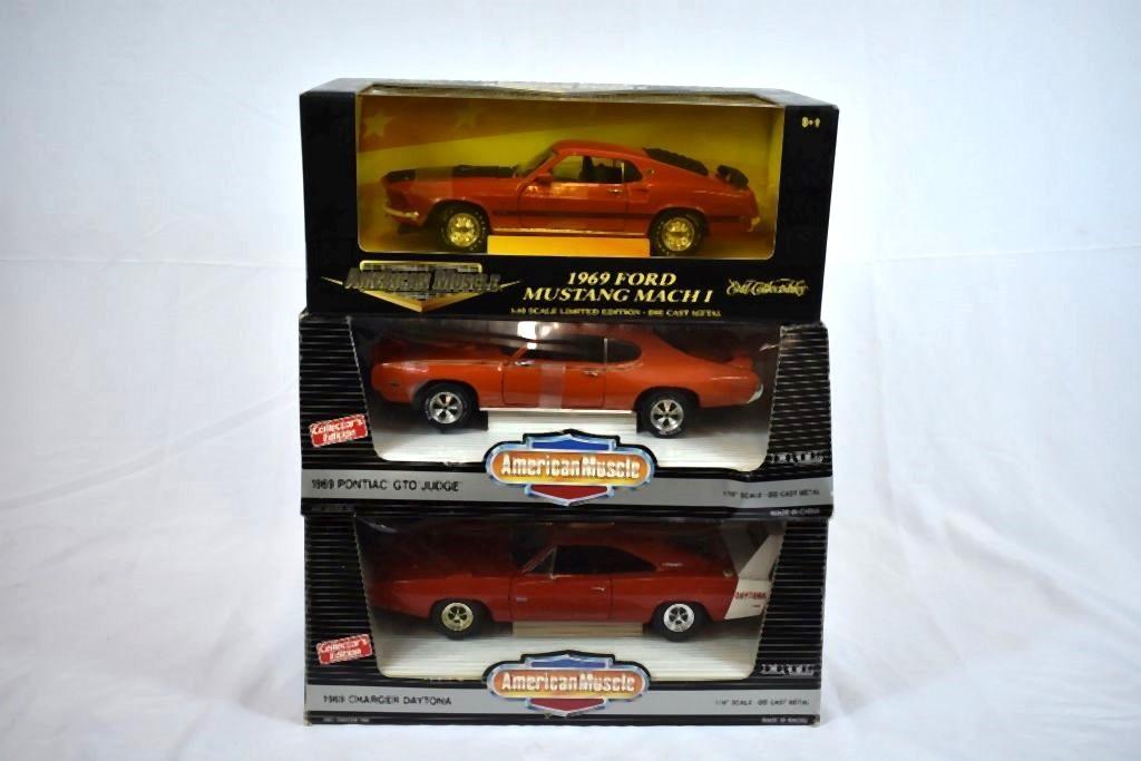 (3) 1/18" SCALE DIE CAST COLLECTORS CARS IN BOXES;