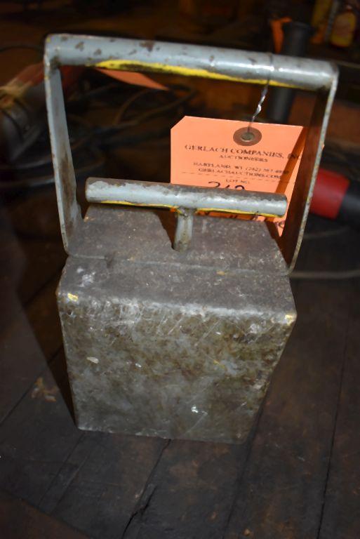 MAGNET WITH HANDLE RELEASE