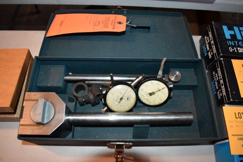 BROWN & SHARPE DIAL INDICATOR W/BASE