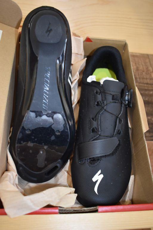 PAIR OF Specialized BODY GEOMETRY BIKE SHOES, SIZE 38EU, 24.5CM,