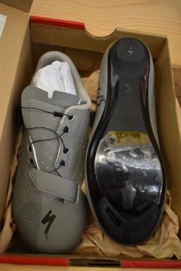 PAIR OF Specialized BODY GEOMETRY BIKE SHOES, SIZE 39EU, 25CM,