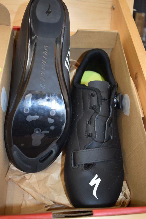 PAIR OF Specialized BODY GEOMETRY BIKE SHOES, SIZE 44EU, 28.3CM,