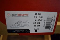 PAIR OF Specialized BODY GEOMETRY BIKE SHOES, SIZE 39 EU, 25 CM,