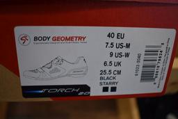 PAIR OF Specialized  GEOMETRY BIKE SHOES, SIZE 40 EU, 25.5 CM,