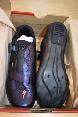 PAIR OF Specialized  GEOMETRY BIKE SHOES, SIZE 40 EU, 25.5 CM,