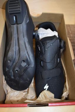 PAIR OF Specialized BODY GEOMETRY BIKE SHOES, SIZE 41 EU, 26 CM,