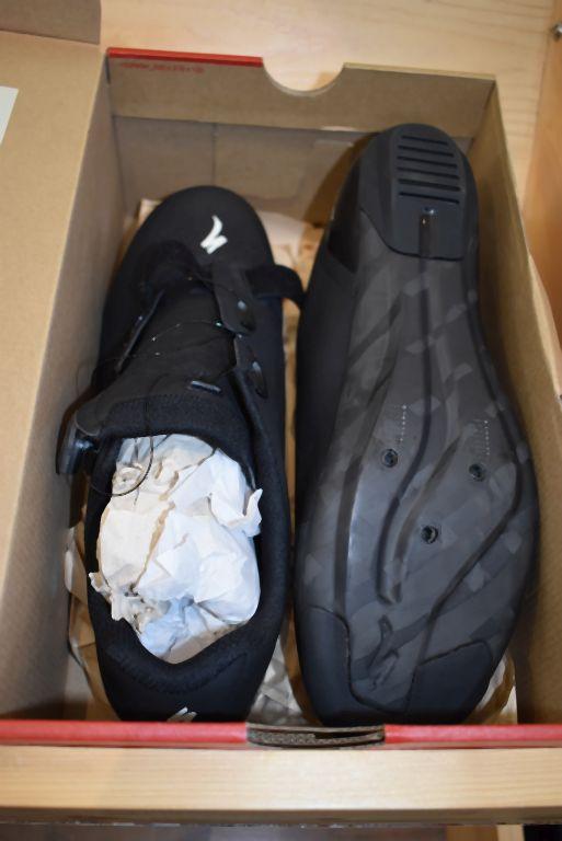 PAIR OF Specialized BODY GEOMETRY BIKE SHOES, SIZE 46 EU, 29.5 CM,