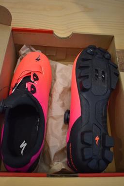 PAIR OF Specialized Body GEOMETRY BIKE SHOES, SIZE 40 EU,