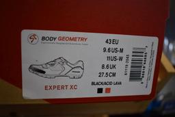 PAIR OF Specialized BODY GEOMETRY BIKE SHOES, SIZE 43 EU,