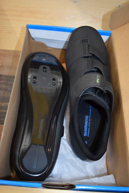 PAIR OF SHIMANO BIKE SHOES, SIZE 43 EU,