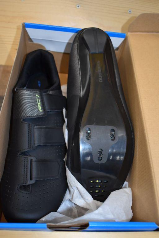 PAIR OF SHIMANO BIKE SHOES, SIZE 47 EU,