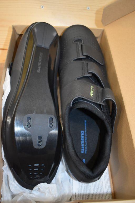 PAIR OF SHIMANO BIKE SHOES, SIZE 48 EU,