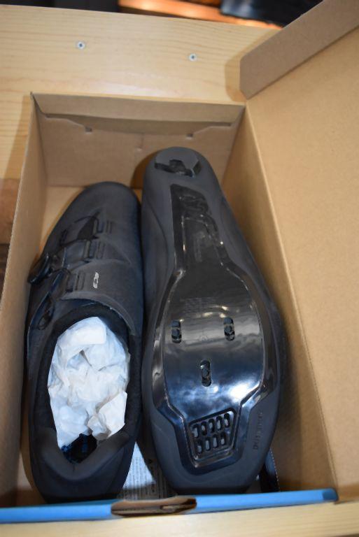 PAIR OF SHIMANO BIKE SHOES, MODEL DYNALAST RC3