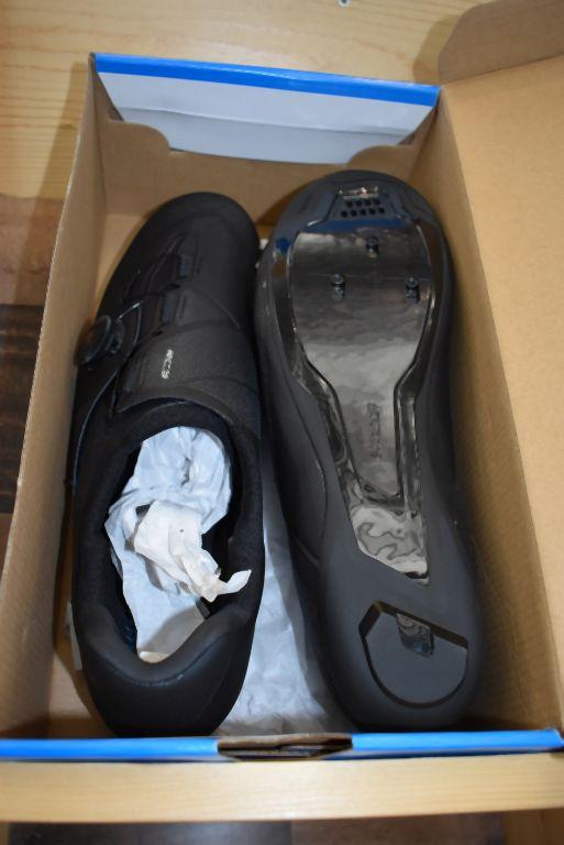 PAIR OF SHIMANO BIKE SHOES, MODEL DYNALAST RC3