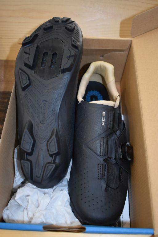 PAIR OF SHIMANO BIKE SHOES, MODEL DYNALAST XC3W