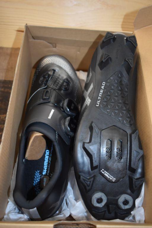 PAIR OF SHIMANO BIKE SHOES, MODEL DYNALAST XC7