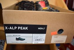 PAIR OF PEARL IZUMI X-AMP PEAK BIKE SHOES,