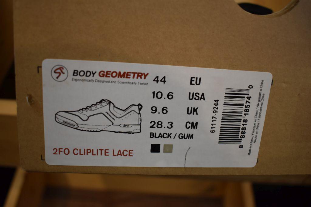PAIR OF Specialized BODY GEOMETRY 2F0 CLIPLITE LACE SHOES,