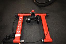 CYCLONE BIKE TRAINING STAND