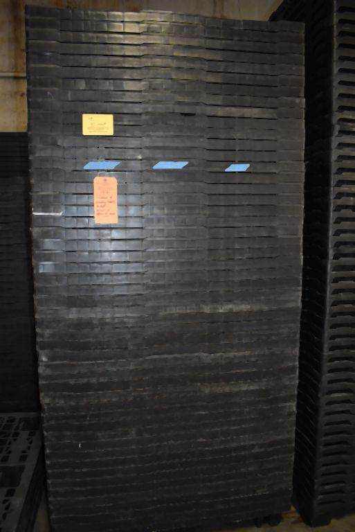 (1) COLUMN OF NESTING PLASTIC PALLETS, 39" x 47" x