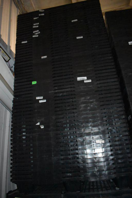 (1) COLUMN OF NESTING PLASTIC PALLETS, 39" x 47" x