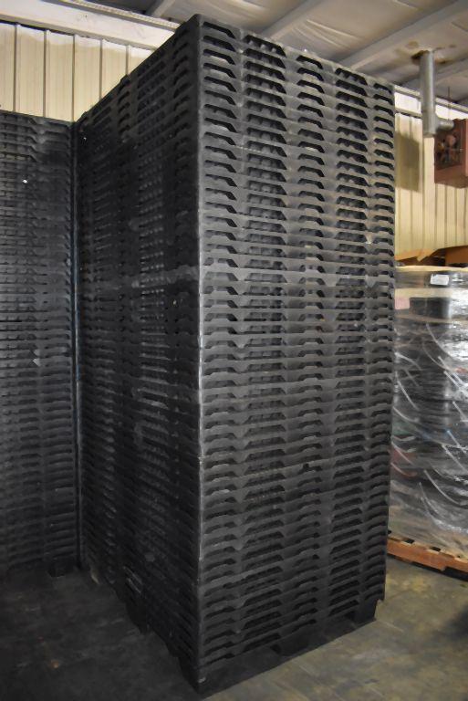 (1) COLUMN OF 50 NESTING PLASTIC PALLETS, 40" x 48",