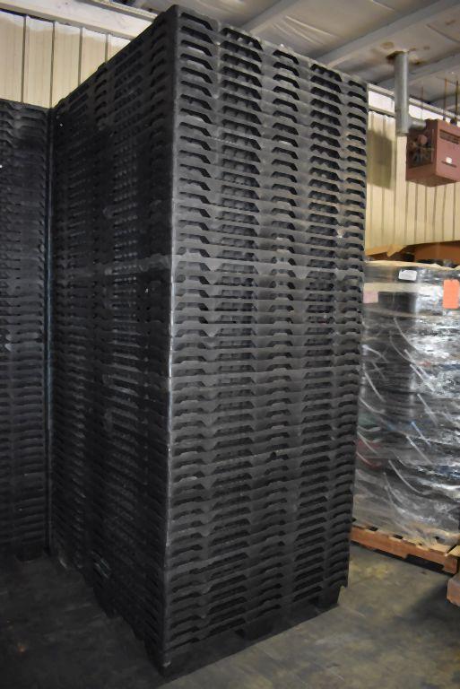 (1) COLUMN OF 50 NESTING PLASTIC PALLETS, 40" x 48",