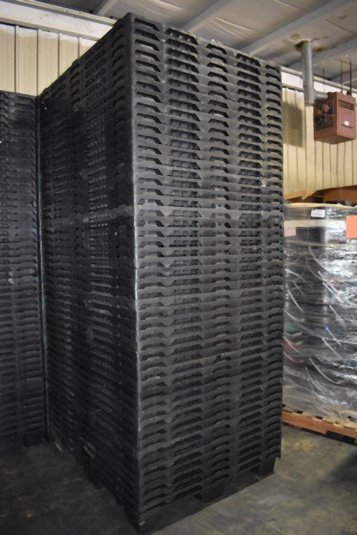 (1) COLUMN OF 50 NESTING PLASTIC PALLETS, 40" x 48",