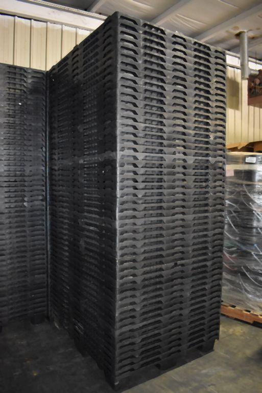 (1) COLUMN OF 50 NESTING PLASTIC PALLETS, 40" x 48",