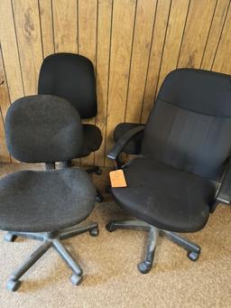 (3) BLACK UNMATCHED OFFICE CHAIR AND ONE CHAIR BASE