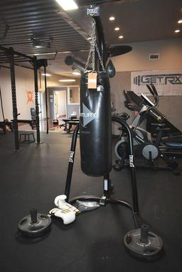 Everlast Freestanding Heavy bag / Speed bag frame with bags.