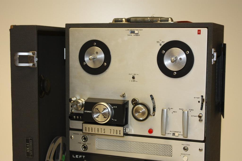 Vintage Roberts 770X Suitcase 7" Reel-to-reel Tape Player