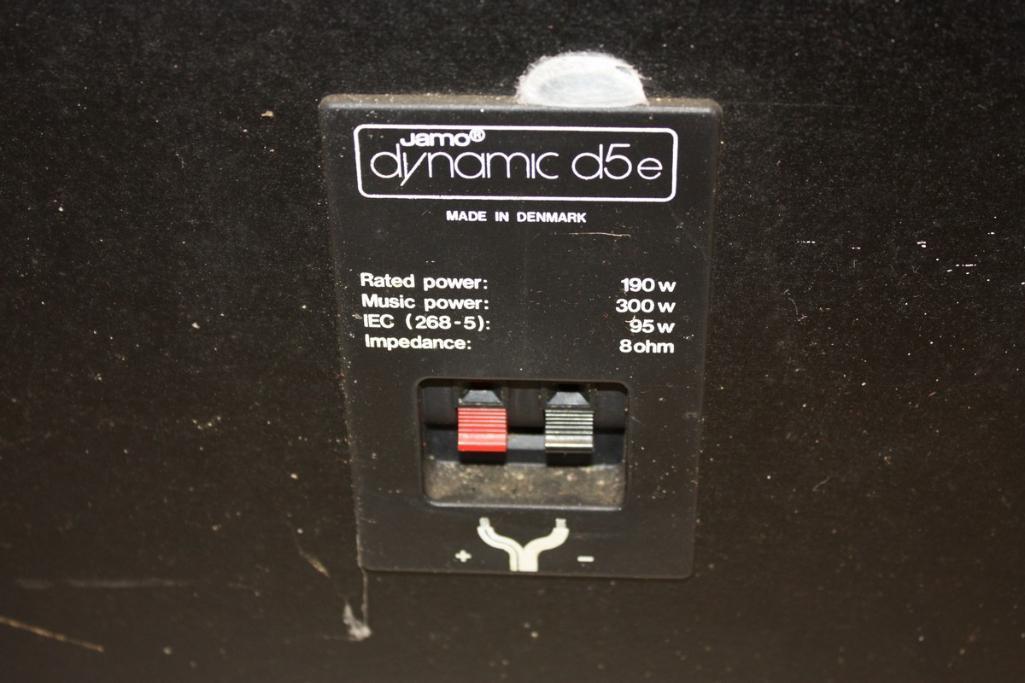 Pair of Jamo Dynamic DSE Speakers