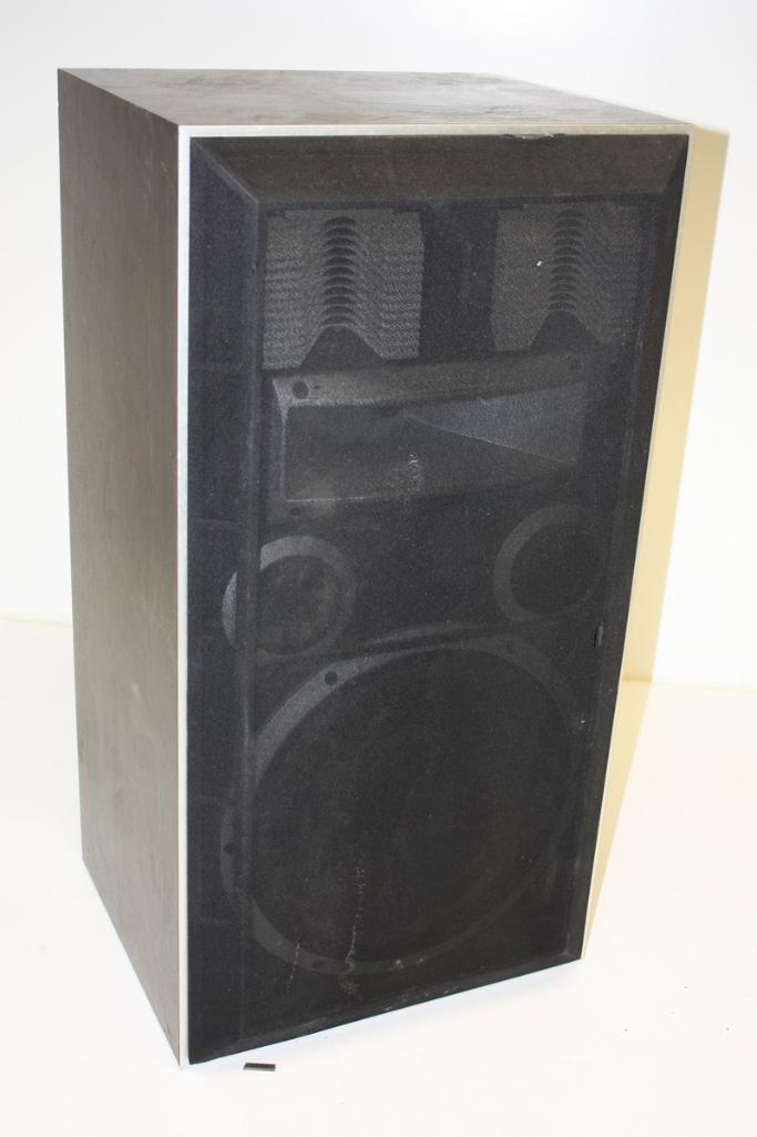 Pair of Jamo Dynamic DSE Speakers